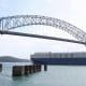 Fotografía que muestra un buque de carga saliendo de una esclusa del Canal de Panamá en Ciudad de Panamá (Panamá). EFE/ Carlos Lemos.