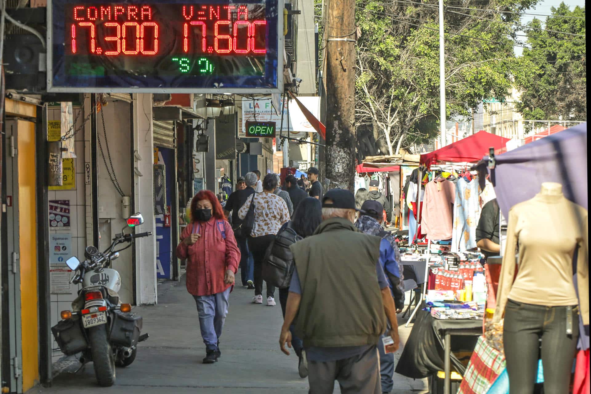 Personas caminan por una calle este miércoles, en Tijuana, en Baja California (México). EFE/ Joebeth Terríquez