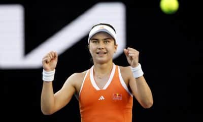 La estadounidense Iva Jovic celebra su victoria sobre la italiana Jasmine Paolini en el Abierto de Australia de tenis. EFE/EPA/ROB PREZIOSO AUSTRALIA AND NEW ZEALAND OUT