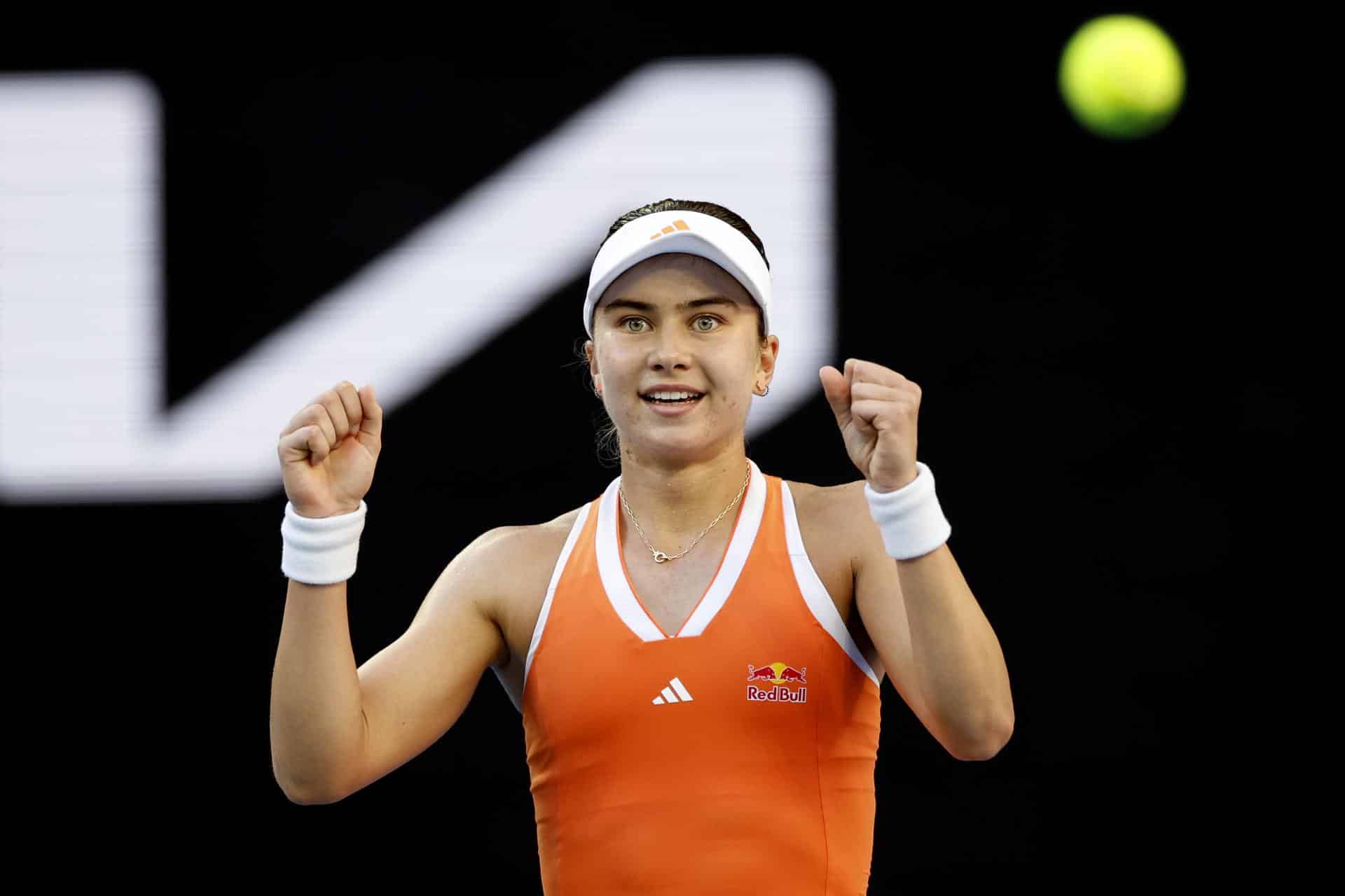 La estadounidense Iva Jovic celebra su victoria sobre la italiana Jasmine Paolini en el Abierto de Australia de tenis. EFE/EPA/ROB PREZIOSO AUSTRALIA AND NEW ZEALAND OUT