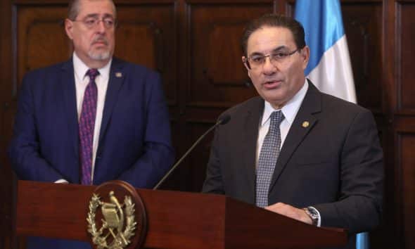 El ministro de Gobernación, Marco Antonio Villeda, habla durante una rueda de prensa en el Palacio Nacional de la Cultura, en Ciudad de Guatemala (Guatemala). EFE/ Mariano Macz