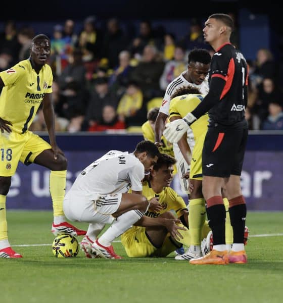 El defensa del Villarreal Juan Foyth se lesiona durante el partido de la jornada 21 de LaLiga que Villarreal CF y Real Madrid disputaron en el estadio de La Cerámica. EFE/Kai Forsterling