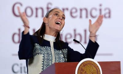 La presidenta de México, Claudia Sheinbaum, habla durante una rueda de prensa este lunes, en Palacio Nacional, en Ciudad de México (México). EFE/Mario Guzmán