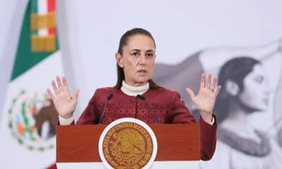 La presidenta de México, Claudia Sheinbaum, habla durante una rueda de prensa este lunes, en Palacio Nacional de la Ciudad de México (México). EFE/Mario Guzmán
