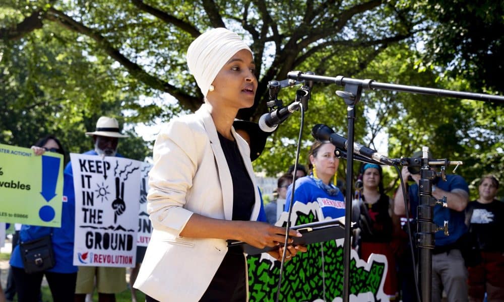 Fotografía de archivo de la representante demócrata por Minnesota, Ilhan Omar. EFE/MICHAEL REYNOLDS
