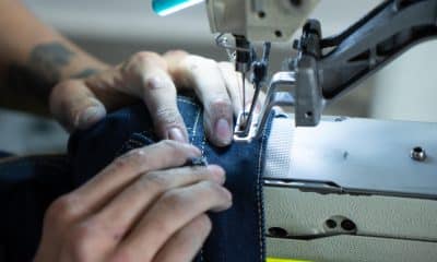 Fotografía del 13 de enero de 2026 que muestra a una persona trabajando en la fábrica textil de Cannabis Natural Fashion, en Bogotá (Colombia). EFE/ Angélica Santisteban