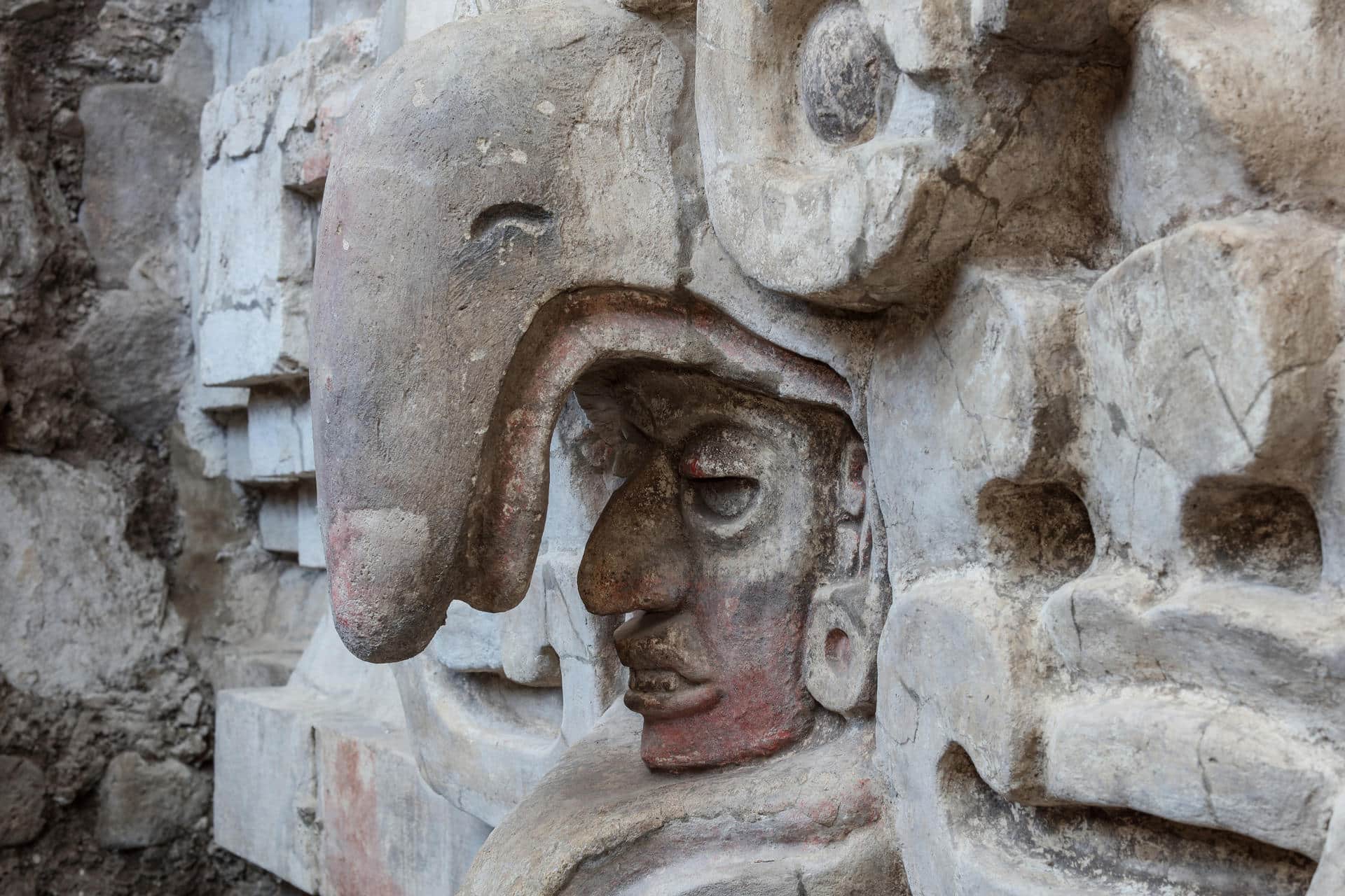 Fotografía cedida este viernes por la Secretaria de Cultura donde se observa parte de una tumba zapoteca en el estado de Oaxaca (México). EFE/ Luis Gerardo Pena Torres/ Secretaria de Cultura/ SOLO USO EDITORIAL/NO VENTAS/SOLO DISPONIBLE PARA ILUSTRAR LA NOTICIA QUE ACOMPAÑA(CRÉDITO OBLIGATORIO)