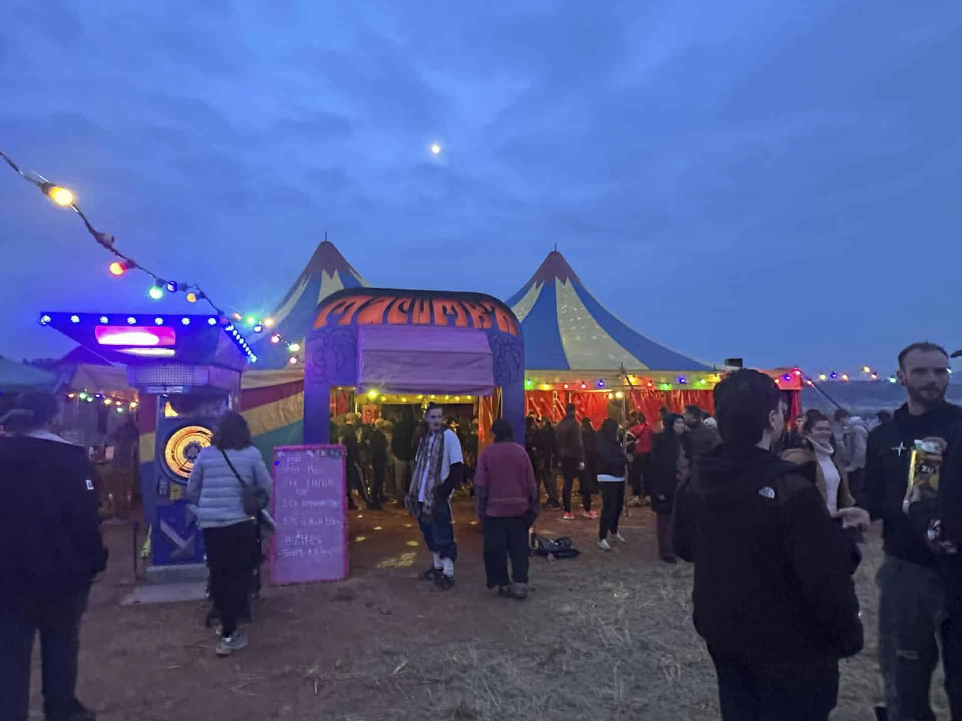 Imagen de la macrofiesta ilegal de Año Nuevo de Albacete (España) tomada este 1 de enero. EFE/ Miguel Andújar