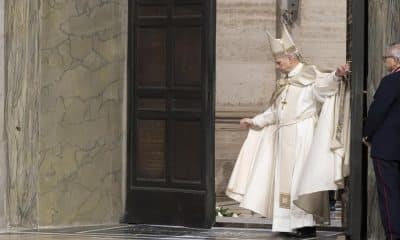 Imagen cedida por el Vaticano del cierre solemne de la Puerta Santa de la basílica de San Pedro. EFE/EPA/FRANCESCO AMMENDOLA/QUIRINALE PRESS OFFICE HANDOUT HANDOUT EDITORIAL USE ONLY/NO SALES