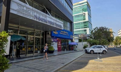 Fotografía de archivo, tomada el 19/12/2025, que muestra un edificio del conglomerado Prince Group en Nom Pen, Camboya. EFE/ Noel Caballero