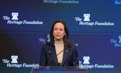 La líder opositora venezolana y Premio Nobel de la Paz, María Corina Machado, habla en una rueda de prensa este viernes, en Washington (Estados Unidos). Machado declaró que la presidenta encargada de Venezuela, Delcy Rodríguez, no representa al pueblo de su país y se mostró confiada en que habrá una "transición ordenada". EFE/ Octavio Guzmán