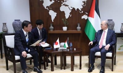 RAMALA (GAZA Y CISJORDANIA), 11/01/2026.- El primer ministro de la Autoridad Palestina, Mohamed Mustafa (d), solicitó este domingo al titular de Exteriores japonés, Toshimitsu Motegi (i), que reconozca el Estado de Palestina "para apoyar la paz y la estabilidad", durante un encuentro entre ambos celebrado en Ramala. EFE/ Oficina del Primer Ministro Palestino SÓLO USO EDITORIAL / SÓLO DISPONIBLE PARA ILUSTRAR LA NOTICIA QUE ACOMPAÑA (CRÉDITO OBLIGATORIO)