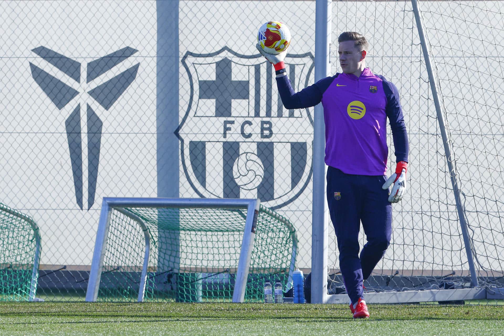 El portero Marc André Ter Stegen, en una foto de archivo durante un entrenamiento con el FC Barcelona. EFE/ Quique García