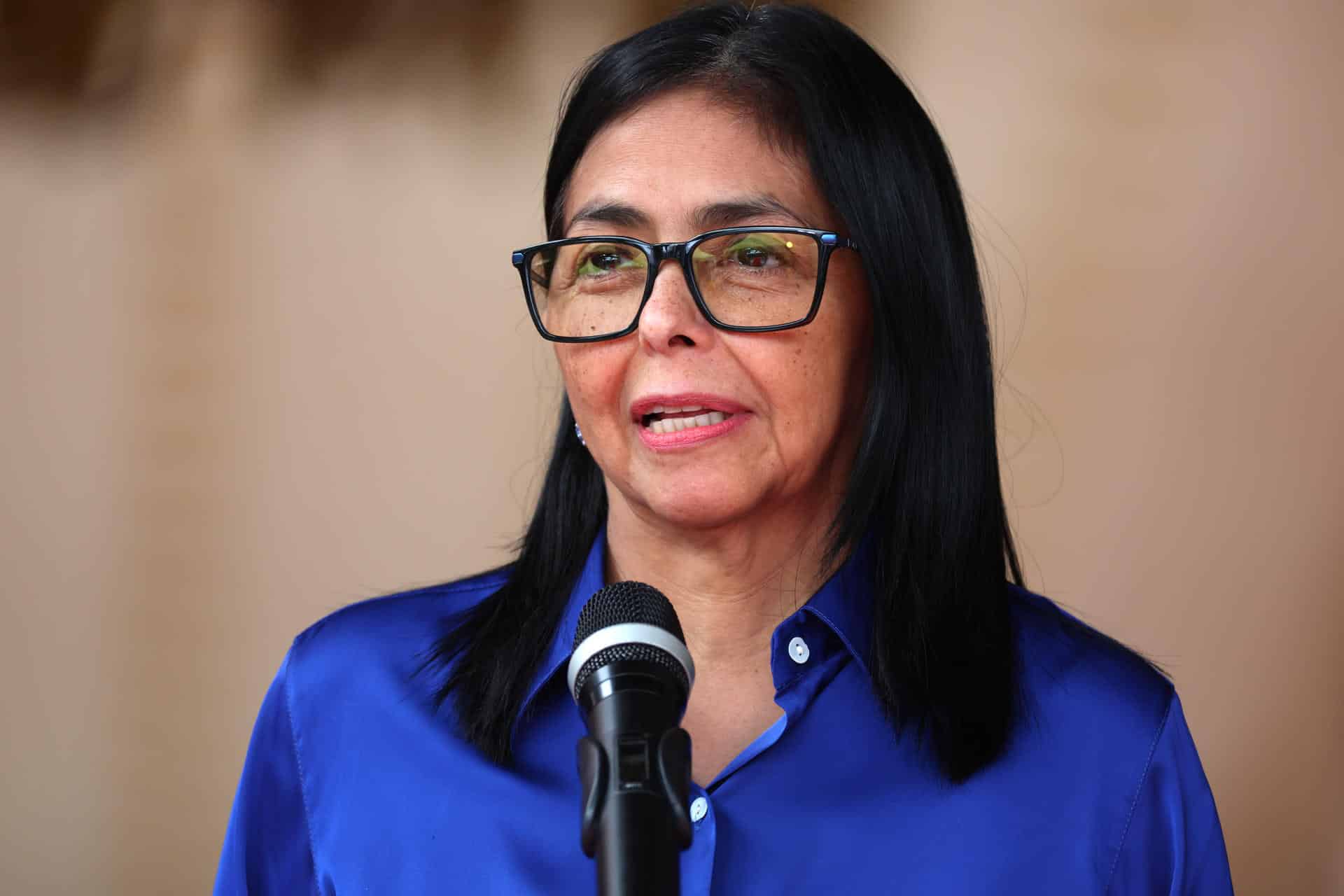 La presidenta encargada de Venezuela, Delcy Rodríguez, habla en una rueda de prensa en Palacio de Miraflores en Caracas (Venezuela). EFE/ Miguel Gutierrez