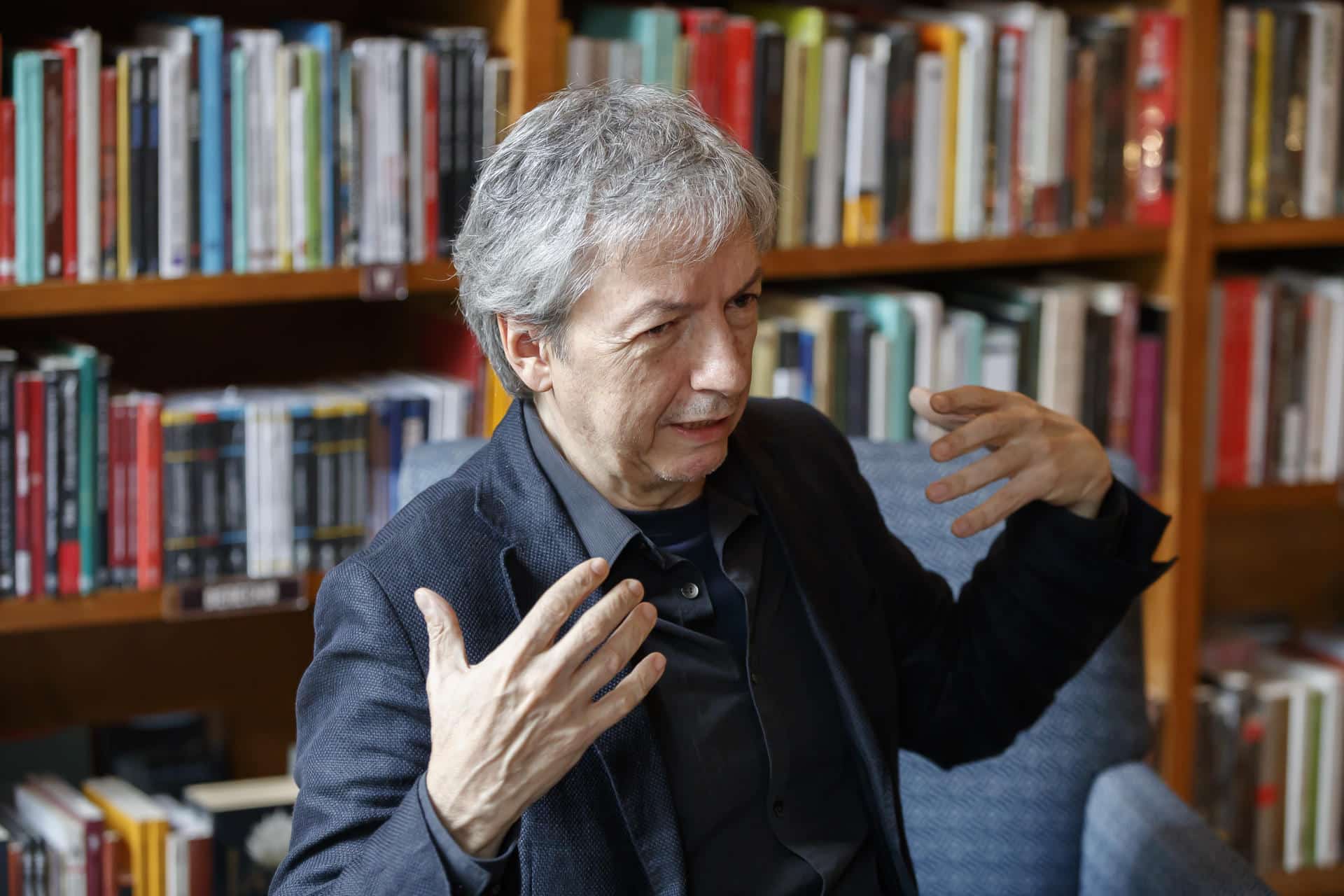 El escritor mexicano David Toscana habla durante una entrevista con EFE. Imagen de archivo. EFE/ José Méndez