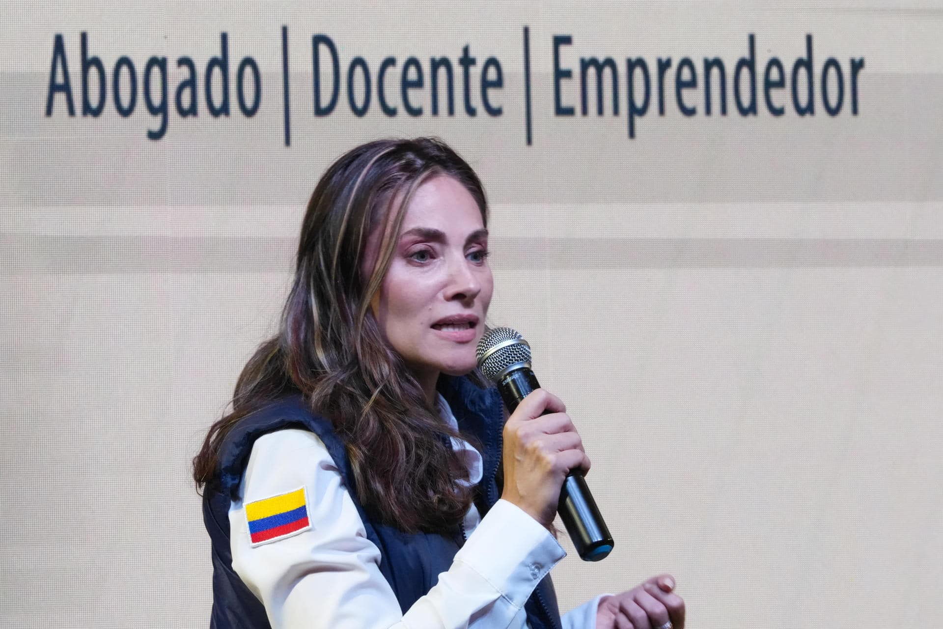 La candidata a la Cámara de Representantes por Colombia en el exterior, Olga Lucía Murcia, habla durante un evento este miércoles, en Miami (Estados Unidos). EFE/ Alberto Boal