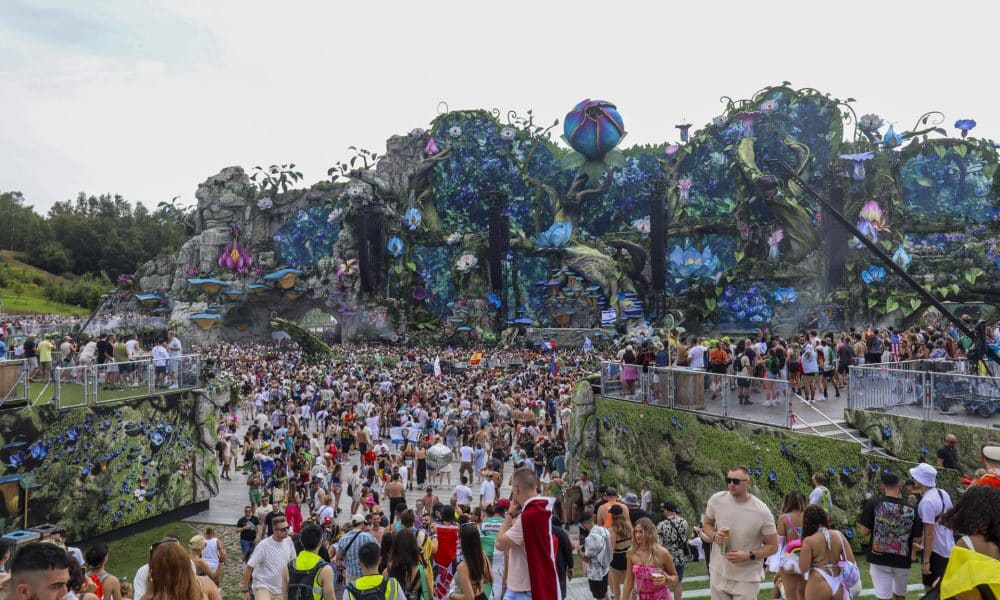 Fotografía de archivo, tomada el 21/07/2024, que muestra asistentes de Tomorrowland en Boom (Bélgica). EFE/ Pau Mompó Alberola
