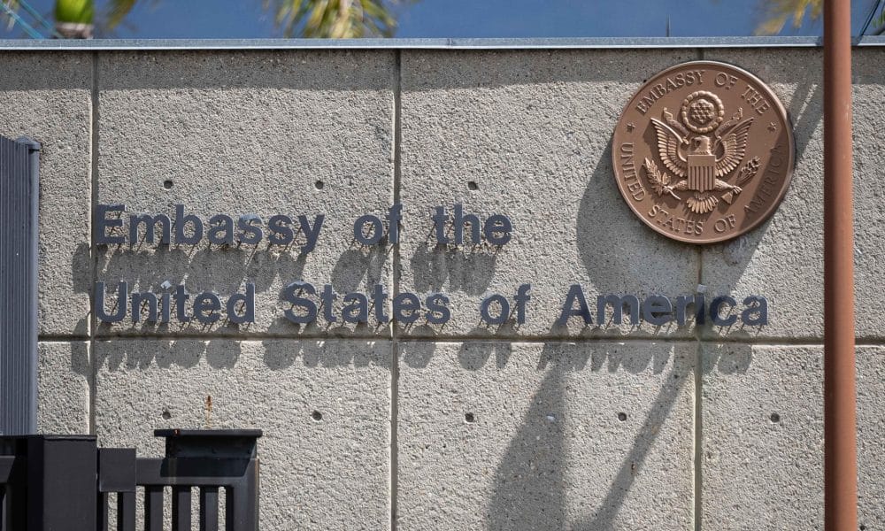 Fotografía de archivo de la entrada de la Embajada de Estados Unidos en Caracas (Venezuela). EFE/ Ronald Peña R