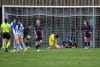 Las jugadoras del Eibar tras encajar el tercer gol (3-0) durante el partido de Liga F disputado en el estadio de Zubieta. EFE/Javier Etxezarreta

