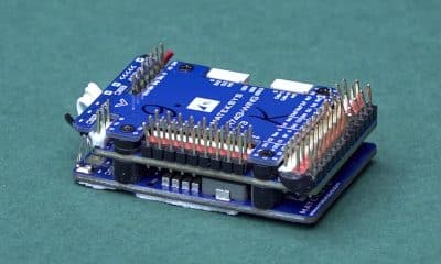 Moscú (EFE), 1 dic .- Una imagen fija tomada de un vídeo facilitado por el servicio de prensa del Ministerio de Defensa ruso muestra un controlador de un dron derribado por las fuerzas de defensa aérea rusas el 29 de diciembre sobre la región de Nóvgorod, que el jefe de la Dirección Principal de Inteligencia del Estado Mayor de las Fuerzas Armadas rusas entregó a un representante de la oficina del agregado militar de la embajada de Estados Unidos en Moscú, Rusia, el 1 de enero de 2026. Este controlador demuestra que Ucrania intentó atacar la residencia presidencial rusa en la región de Nóvgorod con drones, según el jefe de la Dirección Principal de Inteligencia del Estado Mayor de las Fuerzas Armadas rusas, el almirante Igor Kostyukov. (Rusia, Ucrania, Moscú) EFE/EPA/SERVICIO DE PRENSA DEL MINISTERIO DE DEFENSA RUSO / DISTRIBUCIÓN SOLO PARA USO EDITORIAL/NO VENTA