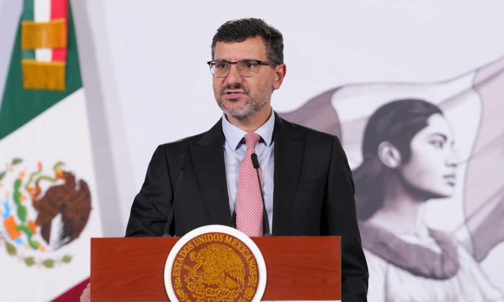 Fotografía cedida por la Presidencia de México, del presidente global de Pilgrim's Pride, Fabio Sandri, durante una conferencia de prensa este jueves en el Palacio Nacional de la ciudad de México (México). EFE/ Presidencia de México / SOLO USO EDITORIAL/NO VENTAS/SOLO DISPONIBLE PARA ILUSTRAR LA NOTICIA QUE ACOMPAÑA (CRÉDITO OBLIGATORIO)