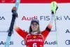 La suiza Camille Rast celebra en el podio después de ganar la carrera de eslalon femenino en la Copa Mundial de Esquí Alpino de la FIS en Kranjska Gora, Eslovenia. EFE/EPA/ANTONIO BAT