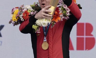 El piloto neozelandés Nick Cassidy de Citroën celebra este sábado la conquista del Gran Premio de México de la Fórmula E en el Autódromo Hermanos Rodríguez en Ciudad de México (México). EFE/ José Méndez