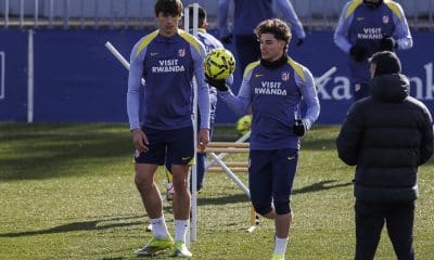 Julián Alvarez y Robin Le Normand, en el entrenamiento de este sábado. EFE/Rodrigo Jiménez