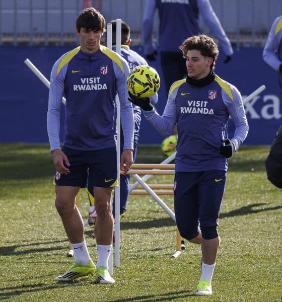 Julián Alvarez y Robin Le Normand, en el entrenamiento de este sábado. EFE/Rodrigo Jiménez