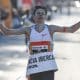 El sueco Andreas Almgren tras cruzar la línea de meta de la carrera de 10k de Valencia, en la que estableció una nueva mejor marca europe. EFE/Manuel Bruque