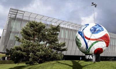 Se presenta una gran exhibición del balón del partido para la Copa Mundial de la FIFA 2026 Trionda frente a la sede de la FIFA, en una imagen de archivo. EFE/EPA/CLAUDIO THOMA