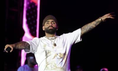 El cantante Arcángel presenta su nuevo disco 'La 8va maravilla' en la edición 56 de las Fiestas de la Calle San Sebastián este jueves, en la plaza de Armas, San Juan (Puerto Rico). EFE/ Thais Llorca