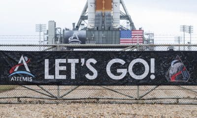 Fotografía del 18 de enero cedida por la NASA que muestra una pancarta firmada por los empleados y contratistas de la NASA en el Centro Espacial Kennedy en Cabo Cañaveral (Estados Unidos). EFE/ Joel Kowsky/ NASA /SOLO USO EDITORIAL/ NO VENTAS/ SOLO DISPONIBLE PARA ILUSTRAR LA NOTICIA QUE ACOMPAÑA (CRÉDITO OBLIGATORIO)