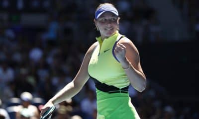 MELBOURNE (Australia), 26/01/2026.- Amanda Anisimova, de EE. UU., reacciona durante su partido de cuarta ronda femenino contra Xinyu Wang, de China, en el noveno día del Abierto de Australia 2026, en Melbourne Park, Australia, el 26 de enero de 2026. EFE/EPA/ROB PREZIOSO AUSTRALIA AND NEW ZEALAND OUT