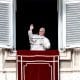 El papa León XIV dirige su oración del Ángelus desde la ventana de su oficina con vistas a la Plaza de San Pedro, Ciudad del Vaticano, 1 de enero de 2026. 
EFE/EPA/GIUSEPPE LAMI