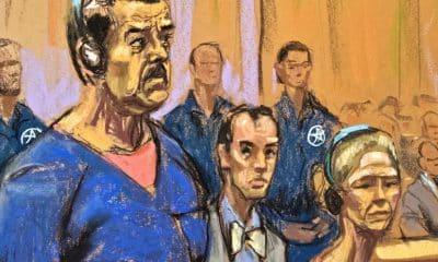 Fotografía de un dibujo realizado por la artista Jane Rosenberg donde aparece el presidente de Venezuela, Nicolás Maduro (c), junto a su esposa,, Cilia Flores (d), compareciendo ante un tribunal federal este lunes, en Nueva York (EE.UU.). EFE/ Jane Rosenberg