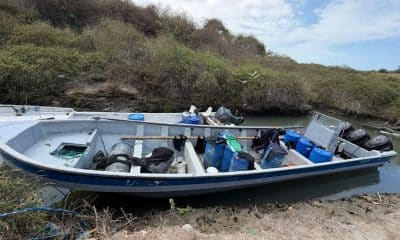 Fotografía difundida por la Armada de Ecuador de dos de cuatro embarcaciones incautadas este domingo, en el Golfo de Guayaquil (Ecuador). EFE/ @armada_ecuador