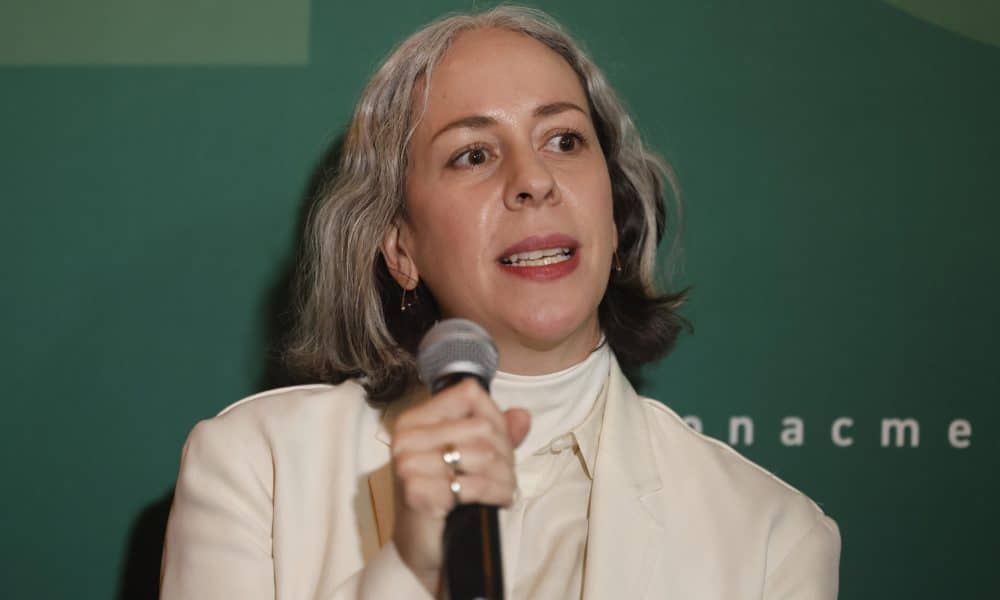 La directora del proyecto Salón Acme, Ana Castella, habla durante una rueda de prensa este miércoles, en Ciudad de México (México). EFE/ Sáshenka Gutiérrez
