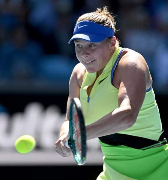 La estadounidense Amanda Anisimova selló este jueves su pase a la tercera ronda del Abierto de Australia tras imponerse con autoridad a la checa Katerina Siniakova.
EFE/EPA/LUKAS COCH AUSTRALIA AND NEW ZEALAND OUT