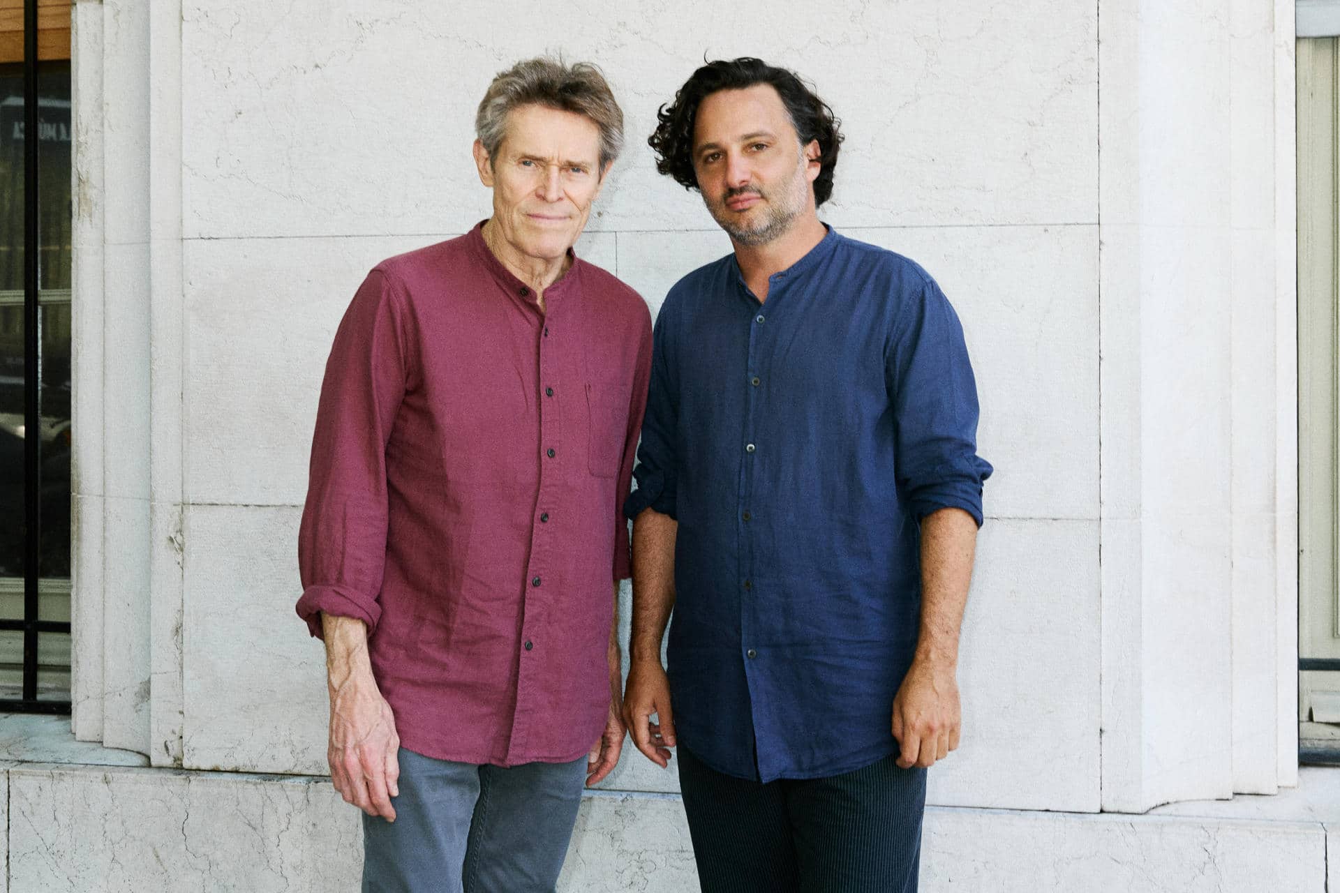 El actor estadounidense Willem Dafoe (i) posa junto al director de cine argentino Gastón Solnicki este viernes, en Buenos Aires (Argentina). EFE/ Pelicula The Souffleur