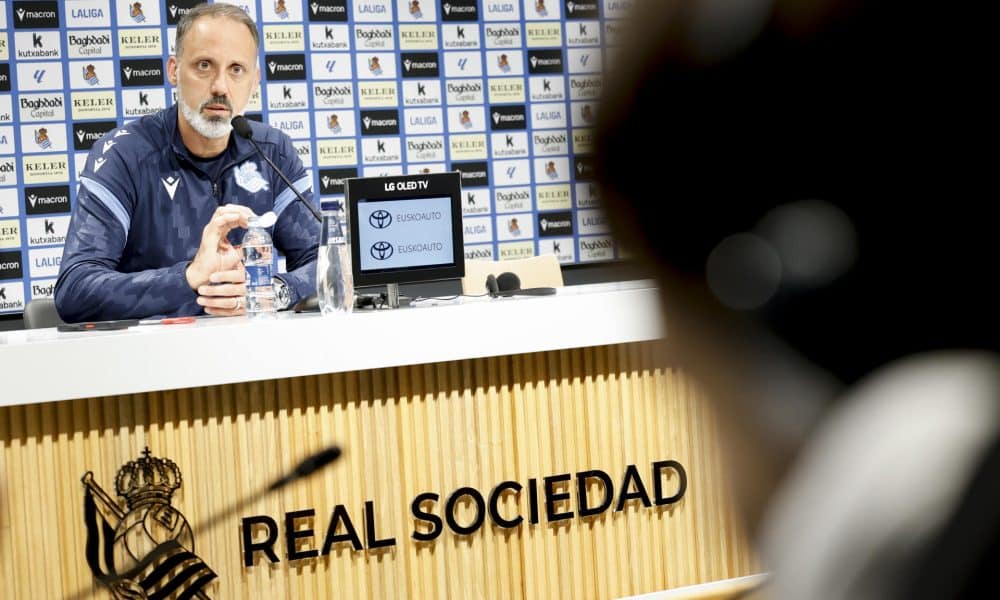 El entrenador de la Real Sociedad, Pellegrino Matarazzo, comparece ante los medios la víspera del partido contra el Atlético de Madrid que supone su debut oficial en el banquillo realista. EFE/Juan Herrero.