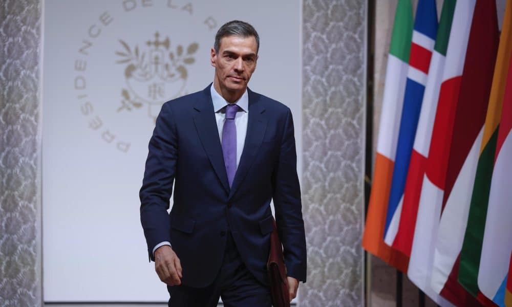 El presidente del Gobierno español, Pedro Sánchez, en la cumbre de la Coalición de los Voluntarios por Ucrania en el Palacio del Elíseo en París. EFE/EPA/YOAN VALAT / POOL