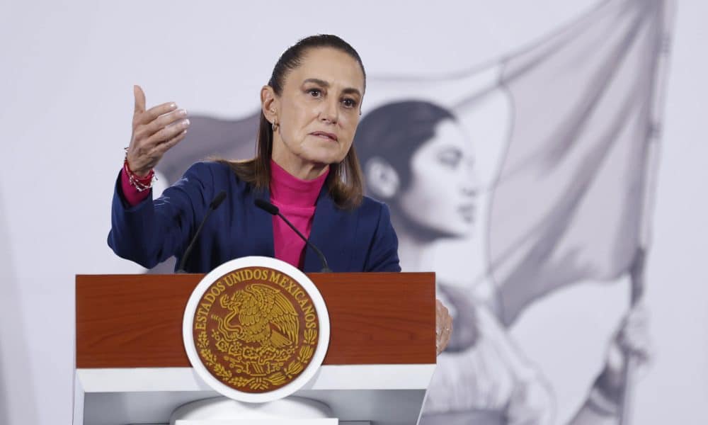 La presidenta de México, Claudia Sheinbaum, habla durante una rueda de prensa este miércoles, en Palacio Nacional de la Ciudad de México (México). EFE/Sáshenka Gutiérrez