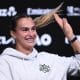 La tenista bielorrusa Aryna Sabalenka durante la rueda de prensa ofrecida este viernes en Melbourne. EFE/EPA/JOEL CARRETT EDITORIAL USE ONLY AUSTRALIA AND NEW ZEALAND OUT