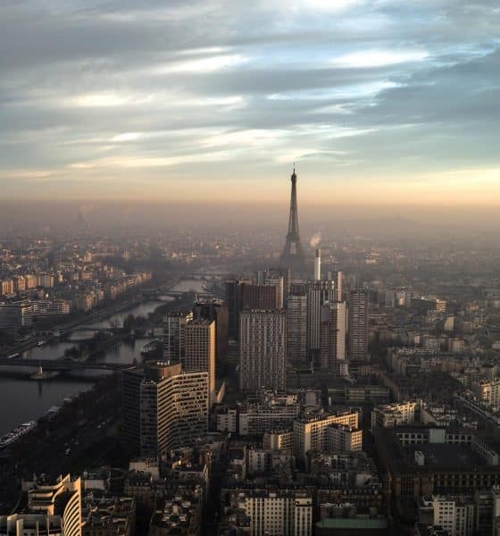 En la imagen de archivo, vista aérea de la ciudad de París con su representativa torre Eiffel, en Francia. EFE/Yoan Valat