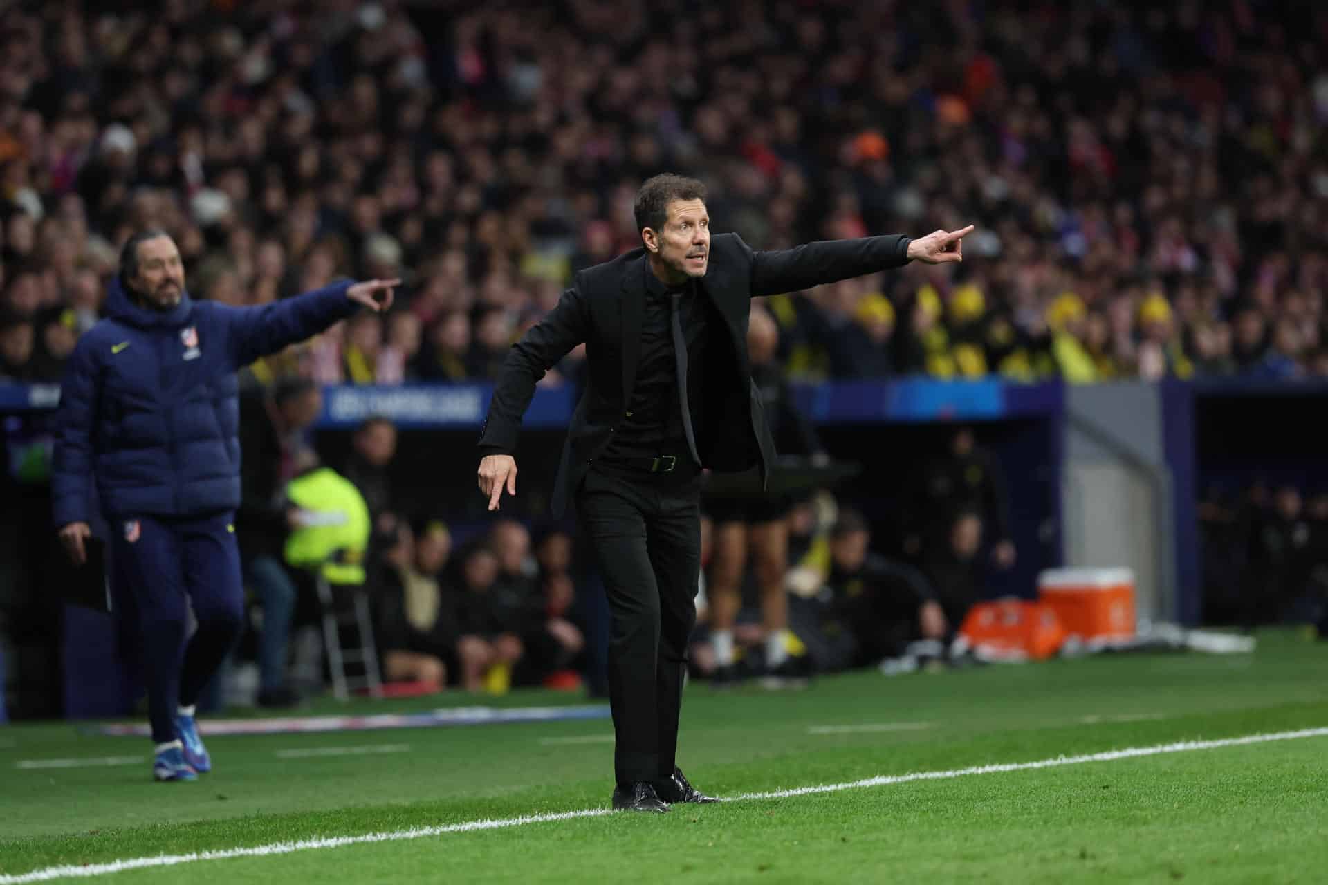 El entrenador del Atlético de Madrid Diego Simeone durante el encuentro correspondiente a la última jornada de la fase regular de la Liga de Campeones que disputaron Atlético de Madrid y Bodo/Glimt hoy miércoles en el estadio Metropolitano, en Madrid. EFE/Kiko Huesca