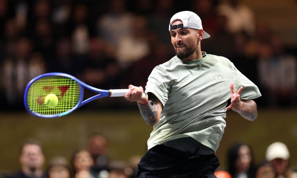 El australiano Nick Kyrgios, el pasado 28 de diciembre, durante el partido de exhibición denominado la "Batalla de los Sexos" contra la bielorrusa Aryna Sabalenka, disputado en Dubai. EFE/EPA/Christopher Pike / POOL