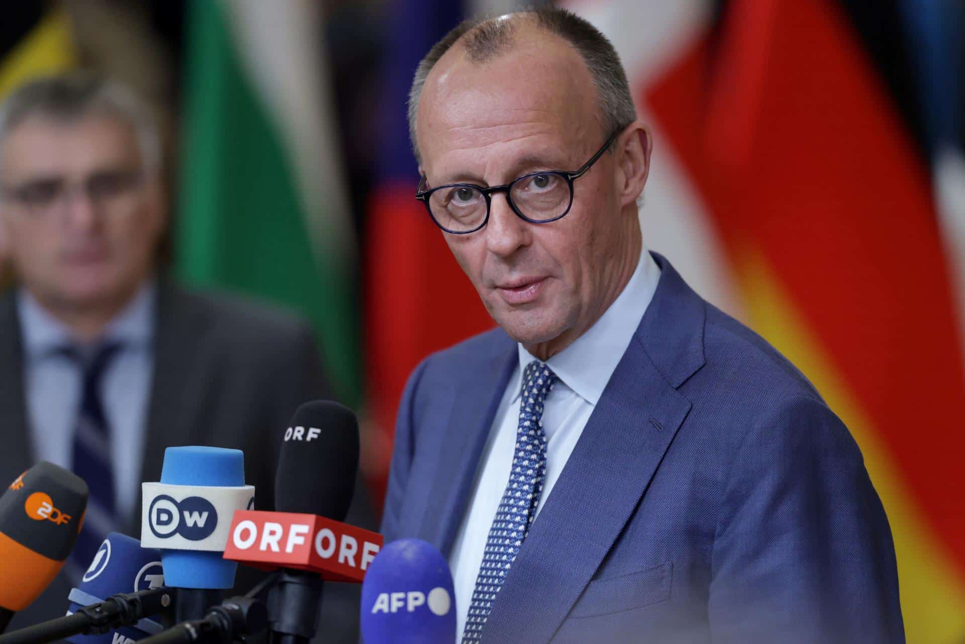 El canciller de Alemania, Friedrich Merz, llega a una reunión informal de los miembros del Consejo Europeo en Bruselas, Bélgica, 22 de enero de 2026. Los líderes de la UE se reúnen en una cumbre informal de emergencia para abordar una escalada en las tensiones transatlánticas respecto a Groenlandia y nuevas amenazas comerciales de EE.UU. (Bélgica, Alemania, Groenlandia, Bruselas) EFE/EPA/OLIVIER MATTHYS