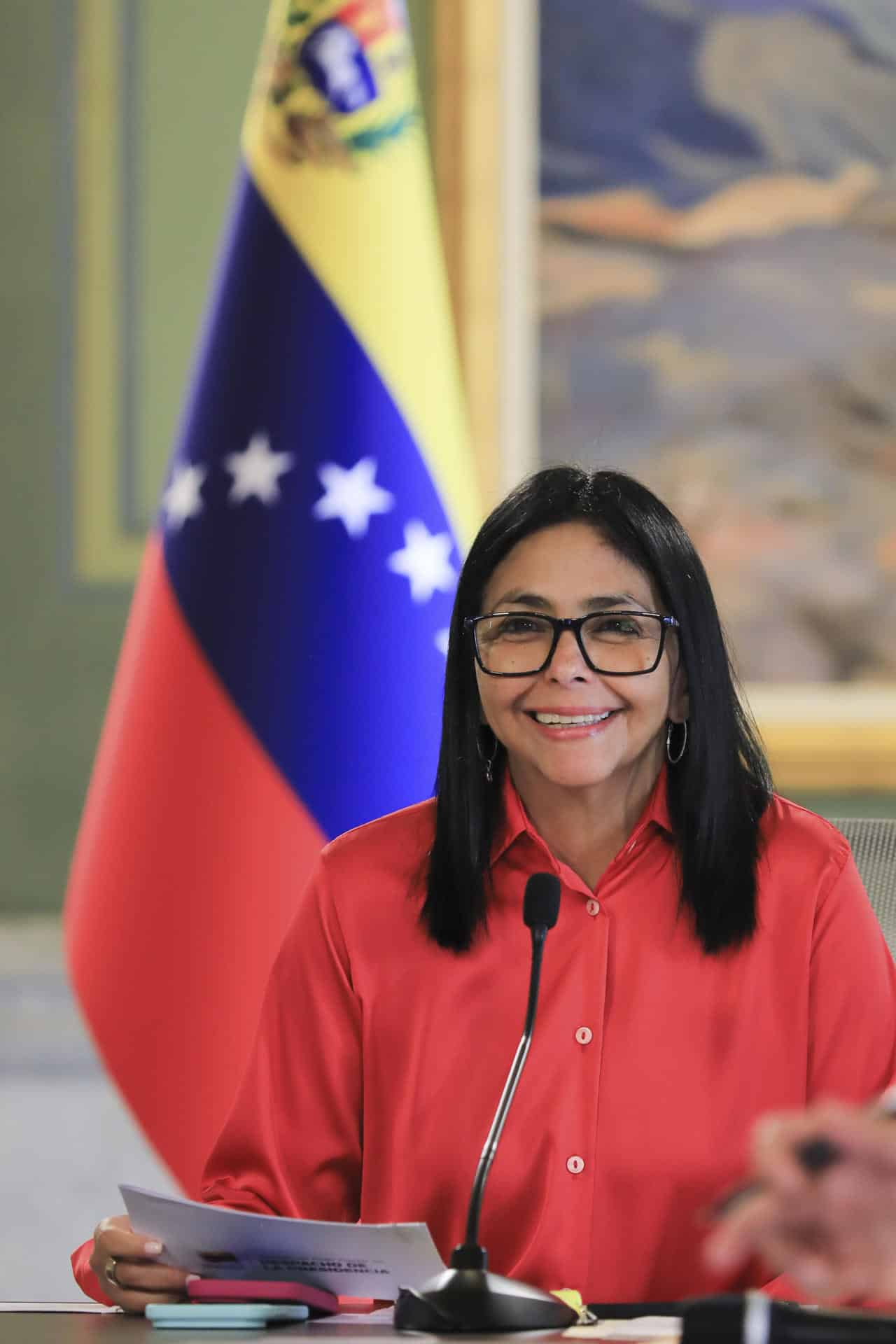 Fotografía cedida por el Palacio de Miraflores que muestra a la presidenta encargada de Venezuela, Delcy Rodríguez. EFE/ Palacio De Miraflores