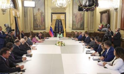 Fotografía cedida por el Palacio de Miraflores que muestra a la presidenta encargada de Venezuela, Delcy Rodríguez, en un acto de gobierno, en Caracas (Venezuela). EFE/ Palacio de Miraflores